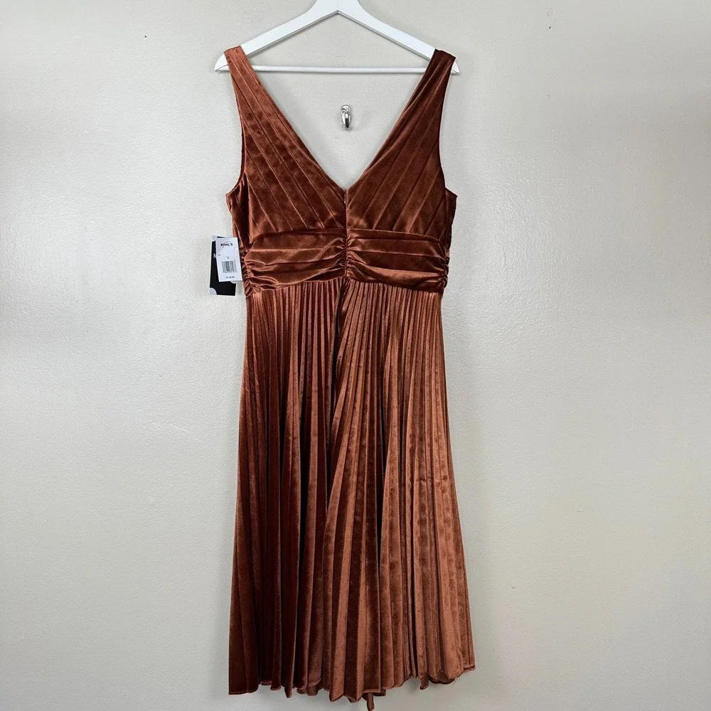 Maison Tara Women's 12 Pleated Velvet Midi Dress Cinnamon‎ Prom Formal NEW